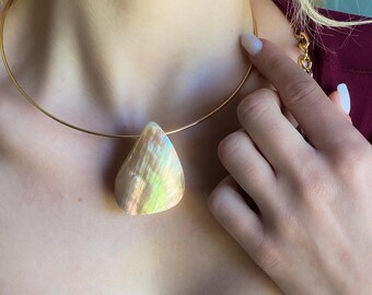 Natural sea shell Collar Necklace, Big Mother of Pearl Pendant Necklace, Siren core aesthetic, Summer mermaid necklace, Gift for her, PEARL
