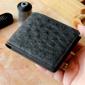Cartera negra de lujo, plegable para hombre, de avestruz, fina, regalo para él, personalización gratuita, EDC, elegante, totalmente vegana