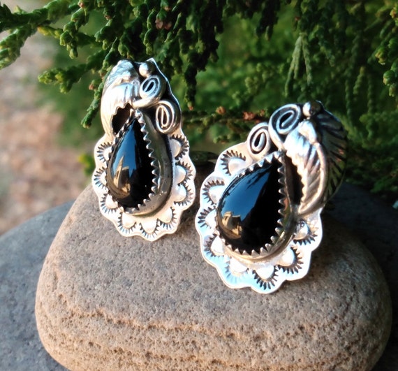 Gorgeous Vintage Native American Navajo Black Onyx Teardrops Sterling Silver Earrings Gorgeous Vintage Native American Navajo Black Onyx Teardrops Sterling Silver Earrings