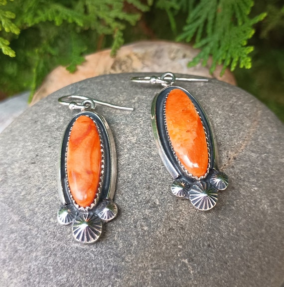 Orange Peel Spiny Oyster Vintage Native American Navajo Sterling Silver Bracelet Orange Peel Spiny Oyster Vintage Native American Navajo Sterling Silver Bracelet