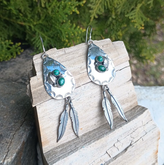 Amazing Vintage Native American Navajo Malachite Sterling Silver Feather Earrings Amazing Vintage Native American Navajo Malachite Sterling Silver Feather Earrings