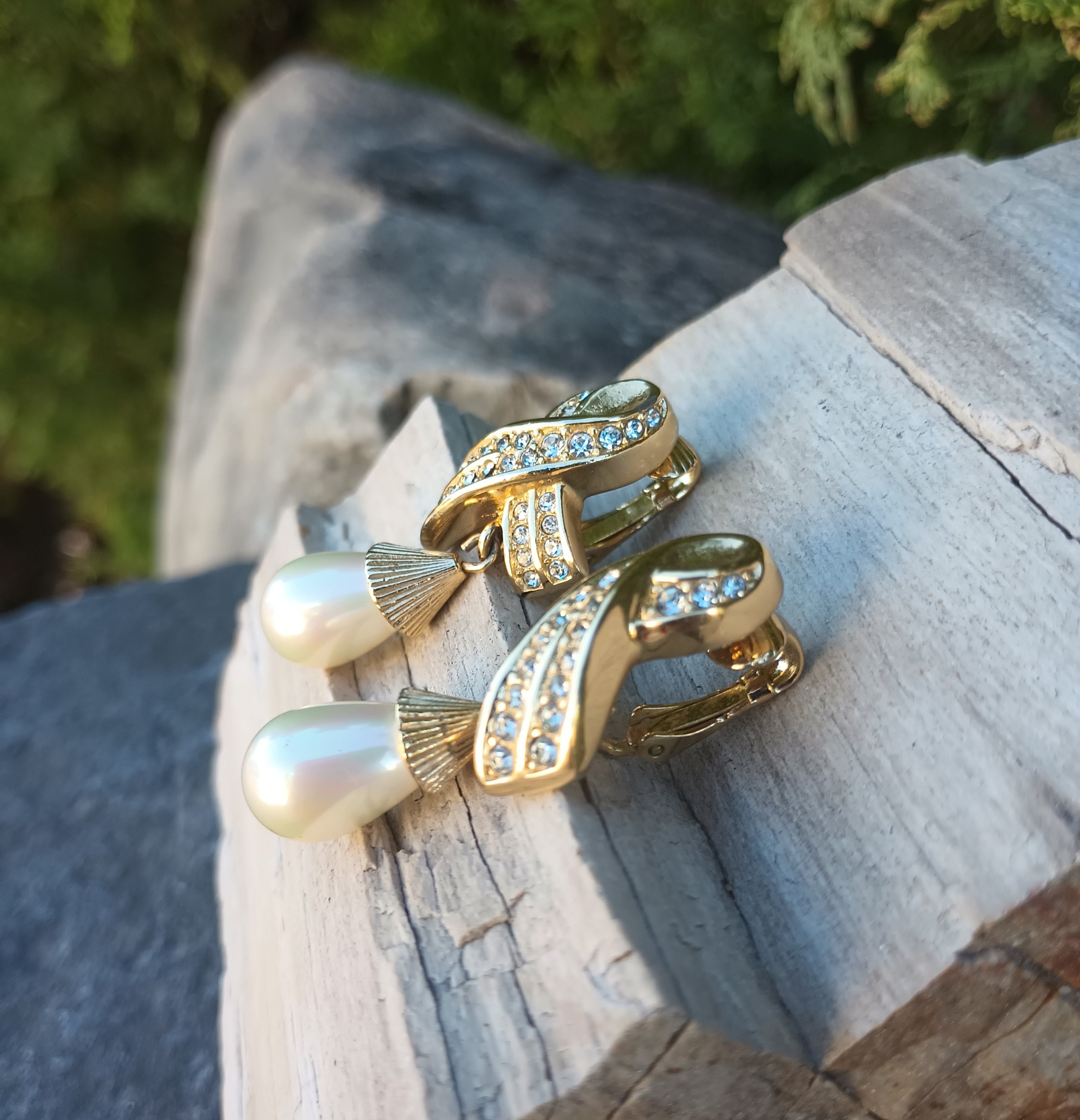 CHRISTIAN DIOR Ribbon Crystal Pearl Drop Earrings Clip On CHRISTIAN DIOR Ribbon Crystal Pearl Drop Earrings Clip On