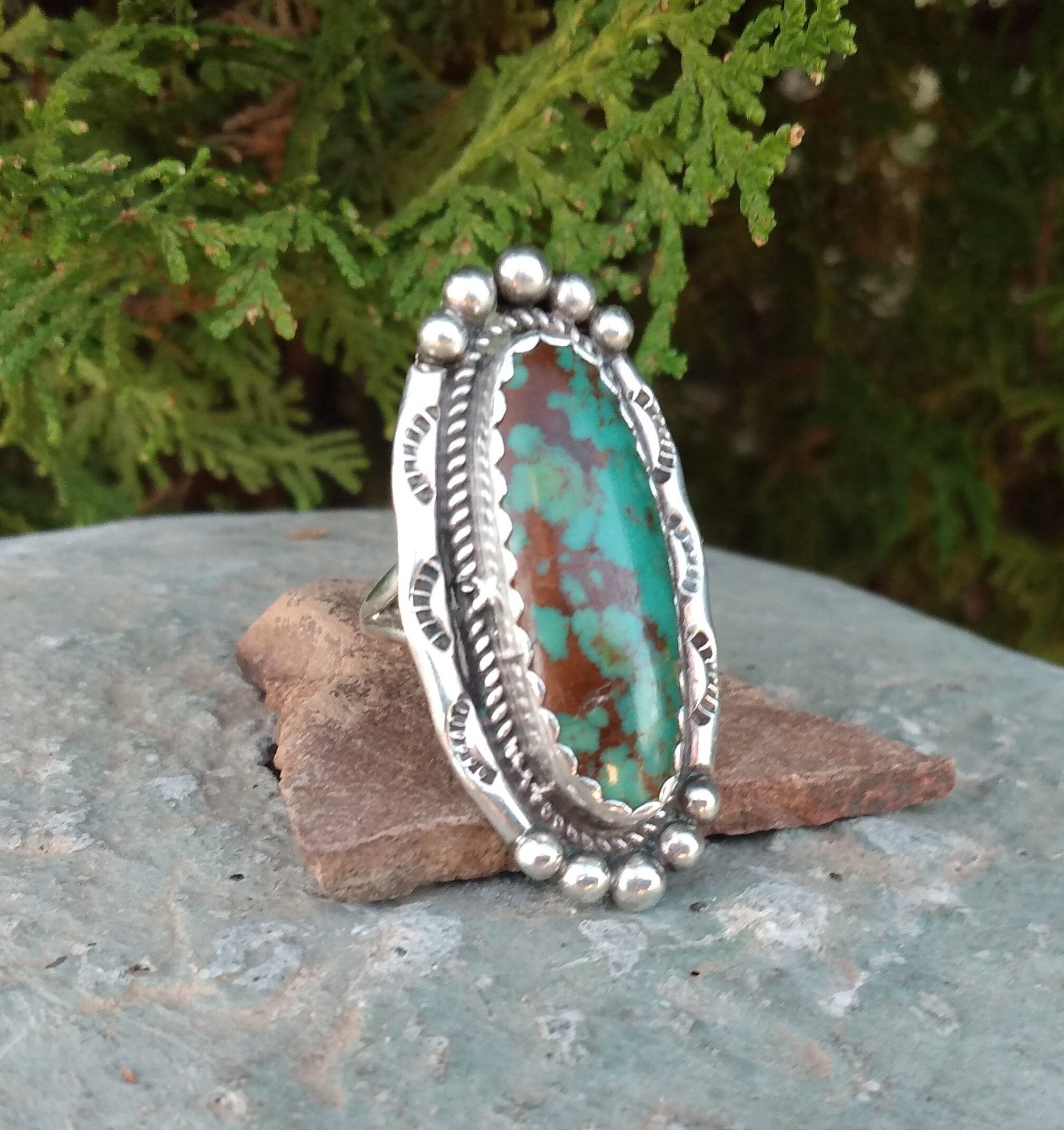 Riveting Native American Navajo Flat Turquoise Heishi Sterling Silver Necklace Riveting Native American Navajo Flat Turquoise Heishi Sterling Silver Necklace