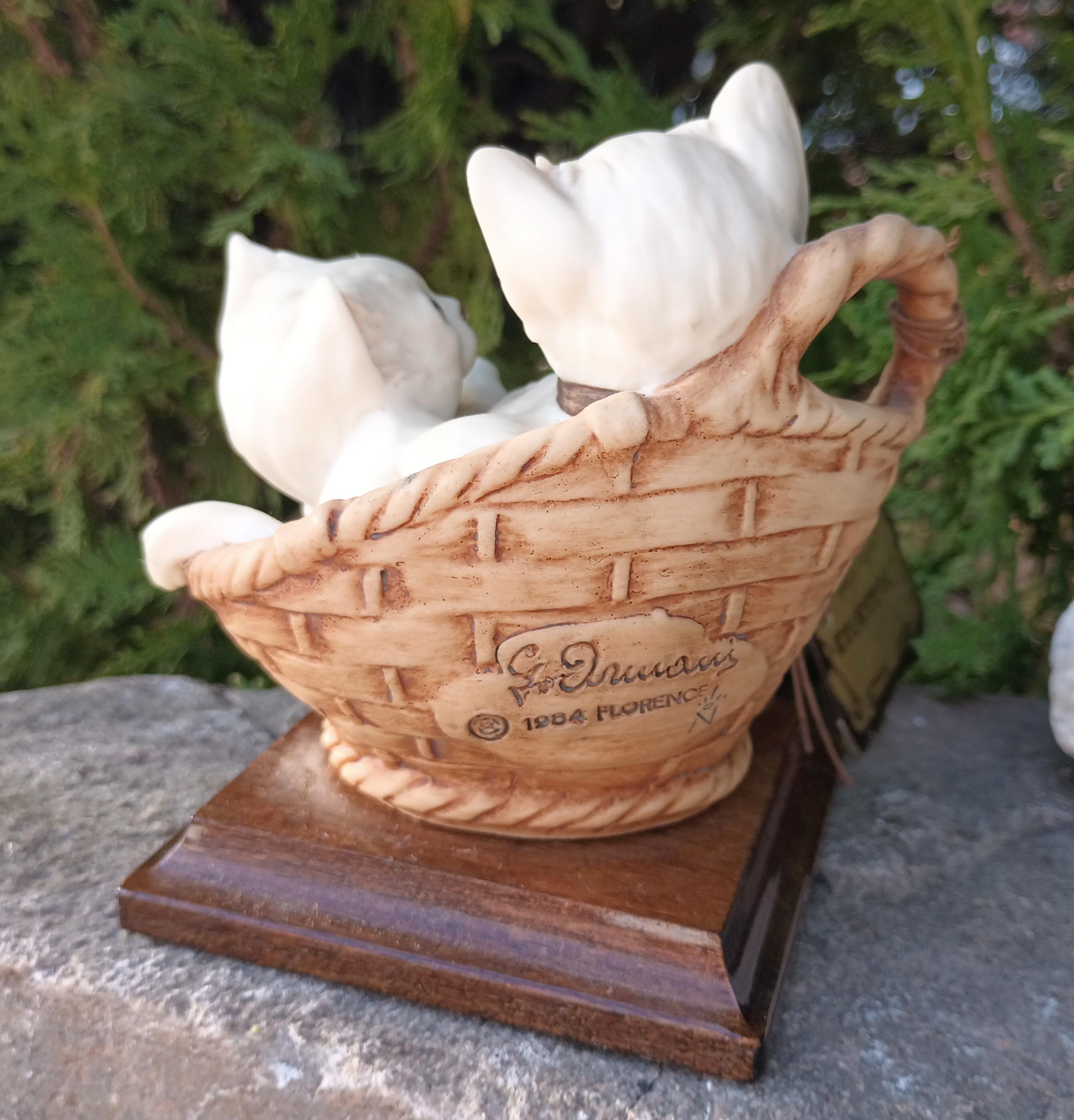GIUSEPPE ARMANI Porcelain Kittens in A Basket Sculpture With