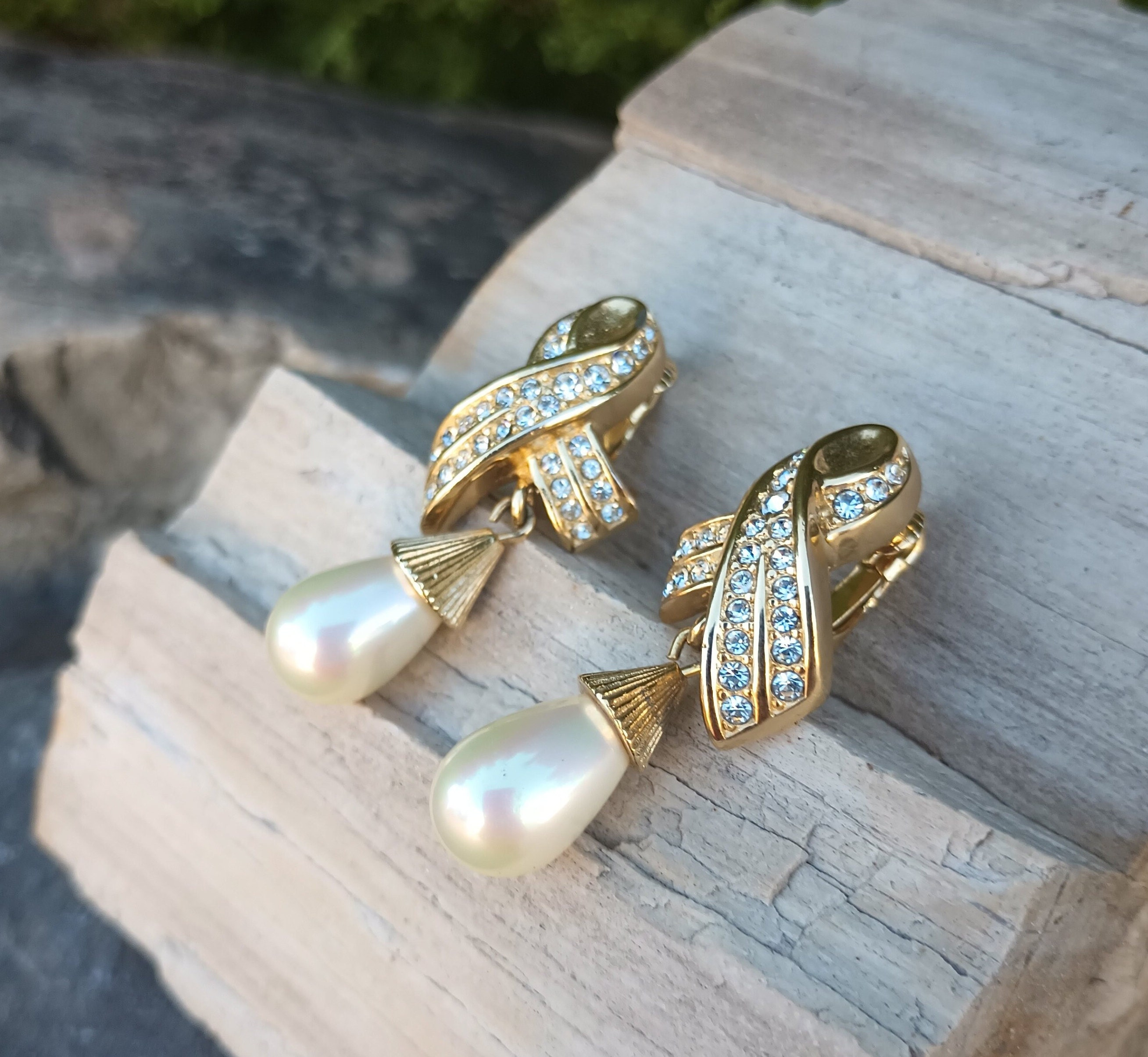 CHRISTIAN DIOR Ribbon Crystal Pearl Drop Earrings Clip On CHRISTIAN DIOR Ribbon Crystal Pearl Drop Earrings Clip On