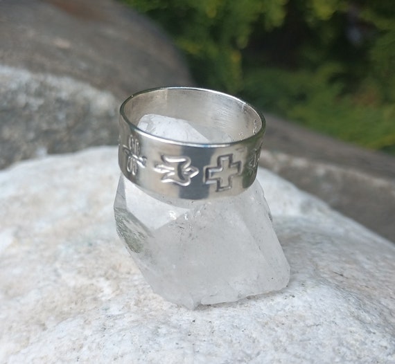 Sterling Silver Storyteller Ring, Vintage Native … - image 2