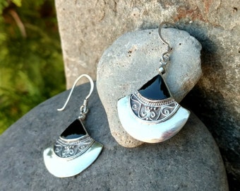 Pendientes de plata de ley, ónix negro, forma de abanico, pergamino en filigrana, joyería vintage con sello 925, gancho colgante, piedra negra, ropa de noche única