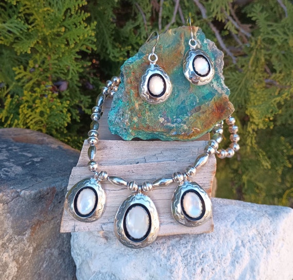 Monstrous Vintage Native American Navajo Frog Lapis Sterling Silver Bracelet Monstrous Vintage Native American Navajo Frog Lapis Sterling Silver Bracelet