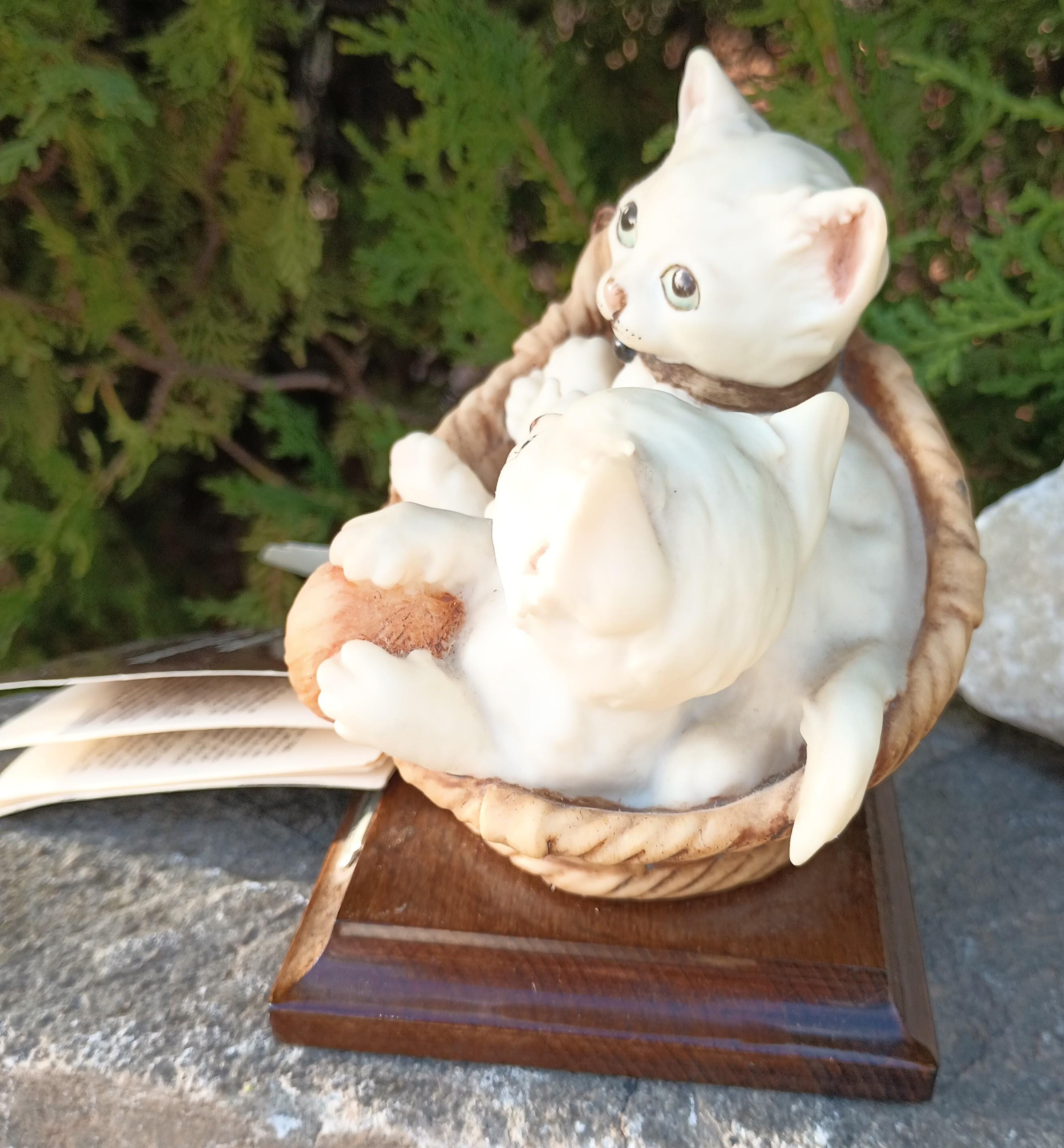 GIUSEPPE ARMANI Porcelain Kittens in A Basket Sculpture With
