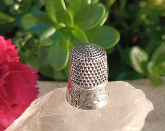 Sterling Silver Floral Thimble, Vintage Simon's Brothers, Stamped Sterling 7, Simon's Bell Symbol, Sewing Seamstress Gift, Flower Leaves