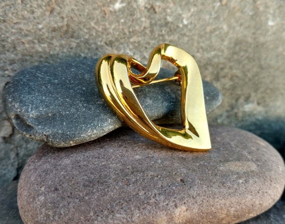 Vintage Heart Brooch, Gold Tone Costume Jewelry, … - image 3