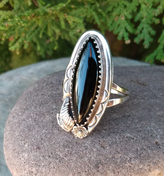 Very Rare Vintage Native American Navajo Onyx Gold Sterling Silver Leaf Ring Very Rare Vintage Native American Navajo Onyx Gold Sterling Silver Leaf Ring