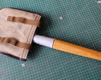 Stainless steel shovel with cover
