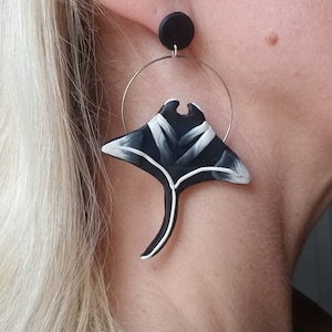 Polymer clay manta ray hoop earrings, manta ray hoop earrings, manta ray earrings, sting ray earrings, sting ray lover gift, manta ray lover