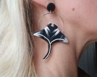 Polymer clay manta ray hoop earrings, manta ray hoop earrings, manta ray earrings, sting ray earrings, sting ray lover gift, manta ray lover