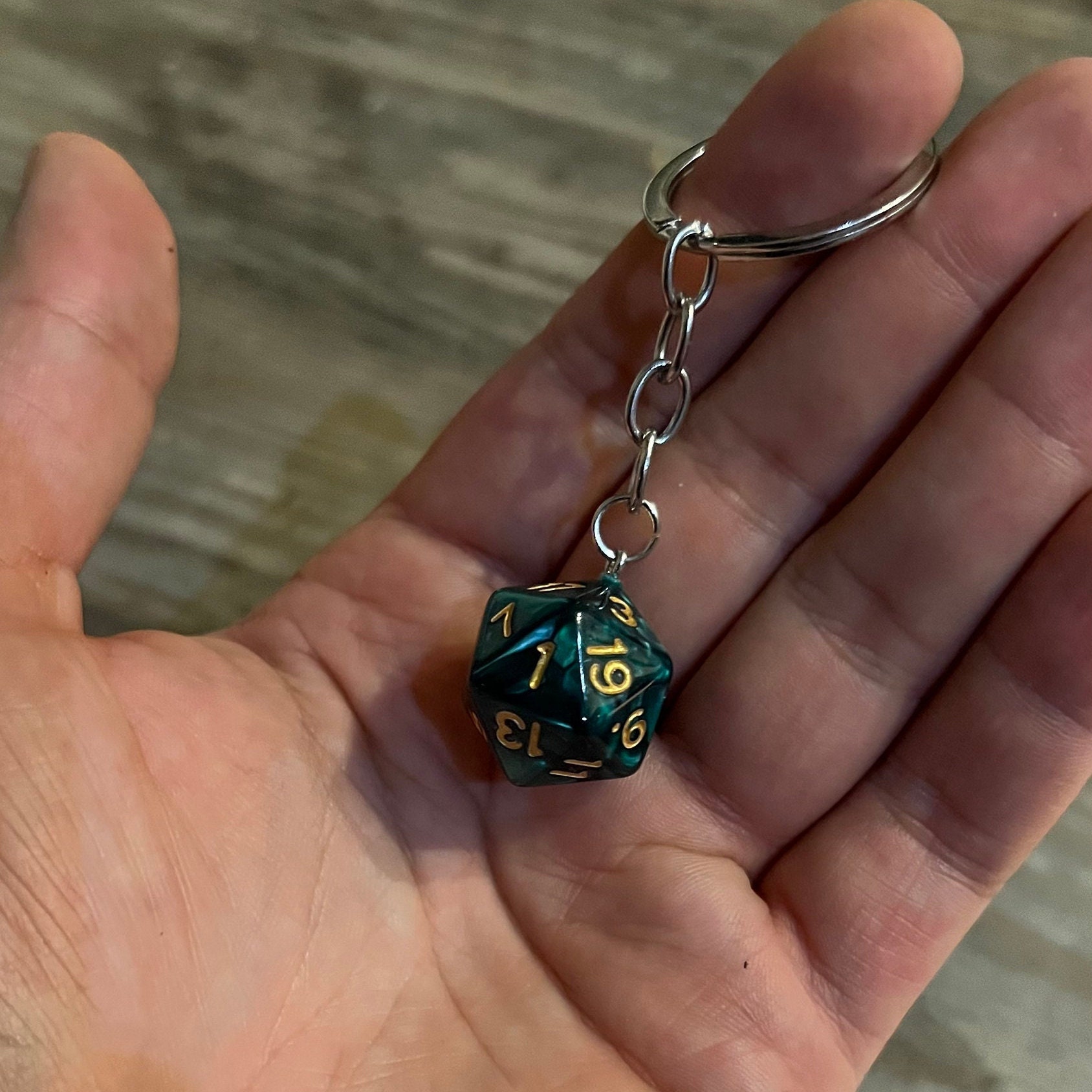 World Of Dice D20-Schlüsselanhänger – Metallwürfel, Abnehmbar, Für D&D & RPG-Fans