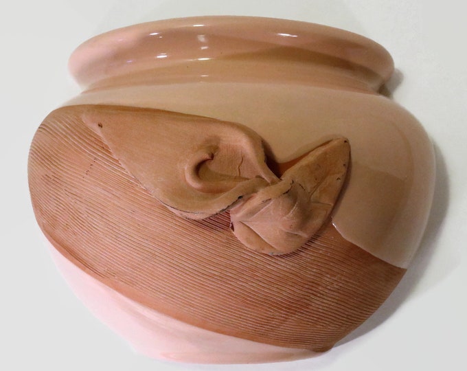 Vintage Mauve Peachy Pink Calla Lily Textured Ceramic Wall Pocket Signed