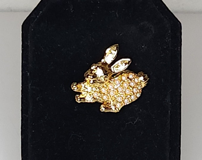 Vintage Avon Marked Gold Tone Bunny Rabbit Pin with Faux Pearls A-2-8