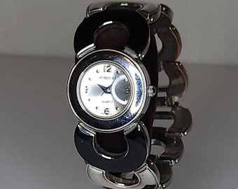 Vintage Rumours 90595 Silver Tone with Black Enamel C-Link Ladies Womens Watch A-3-22