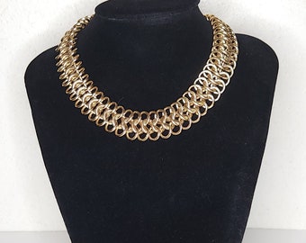 Vintage Gold Tone Interlocking Figure 8s Chain Necklace A-9-77
