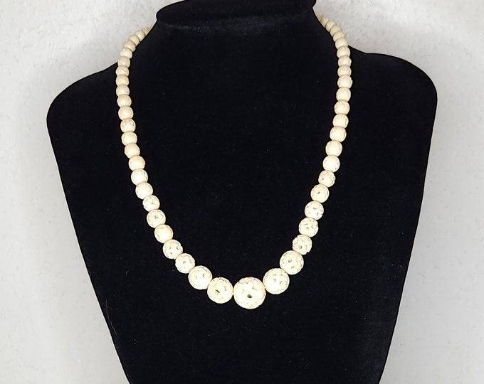 Vintage Carved Bone Graduated Beaded Necklace with Bullet Barrel Clasp B-4-90