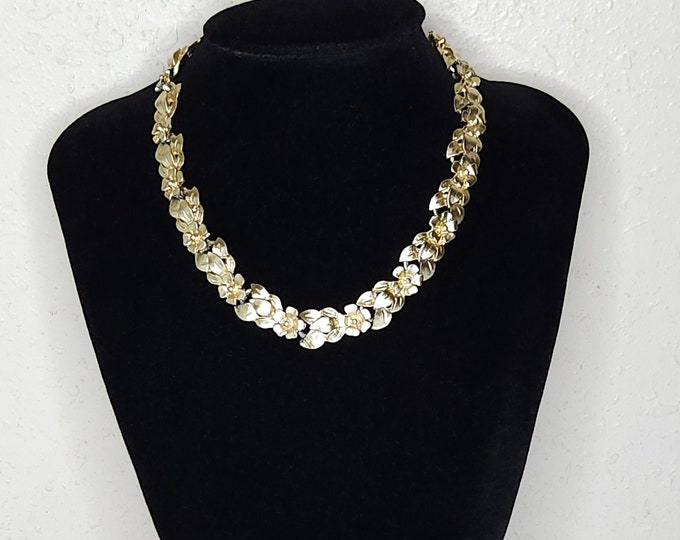 Vintage Gold Tone Floral Link Necklace C-6-20