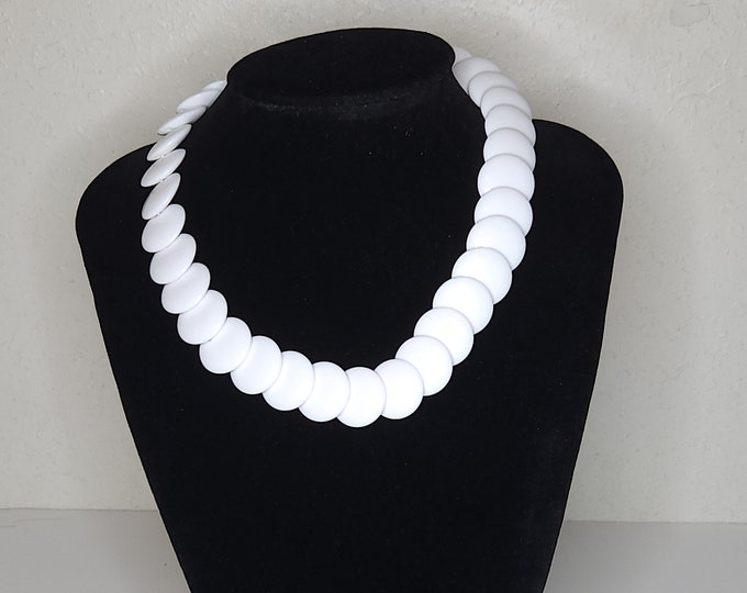 Vintage White Overlapping Disc Choker Necklace A-8-37