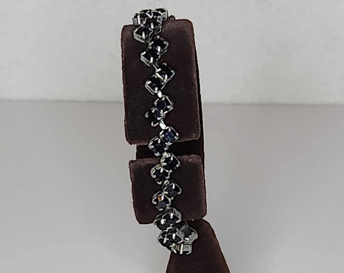 Vintage Black Rhinestone Zig-Zag Bracelet 7 Inch A-5-76
