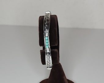 Vintage Silver Tone Stretch Bracelet with Light Blue Accents A-6-78