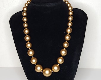 Vintage Gold Tone Plastic Graduated Beaded Necklace A-9-33