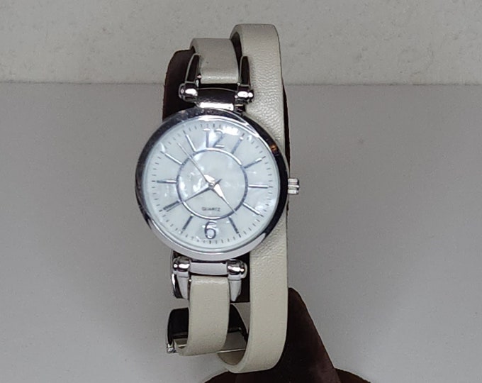 Like New Mother of Pearl with Faux Leather Multi-Strap Singapore Movement Ladies Watch 8 Inch A-5-93
