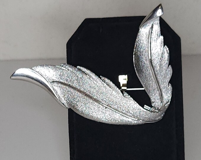 Vintage Silver Tone Folded Leaf Brooch Pin B-5-92