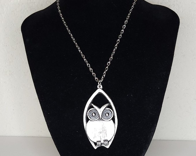 Vintage Silver Tone Owl Necklace 24 Inch A-2-76