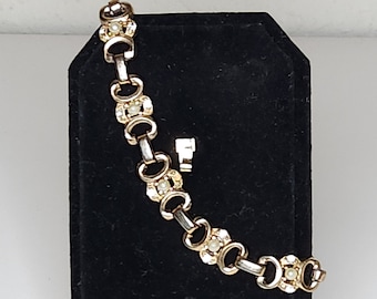 Vintage Gold Tone Bracelet with Faux Pearls and Clear Rhinestones 7 Inch A-2-32