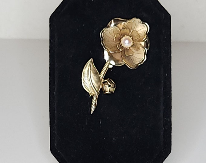 Vintage Gold Tone Flower Brooch Pin with Faux Pearl A-7-87