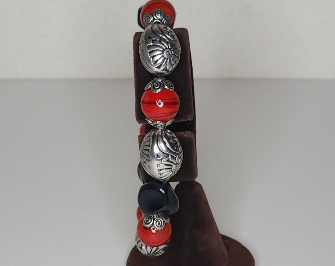 Vintage Silver Tone, Red and Black Mixed Glass and Plastic Beaded Stretch Bracelet B-2-23