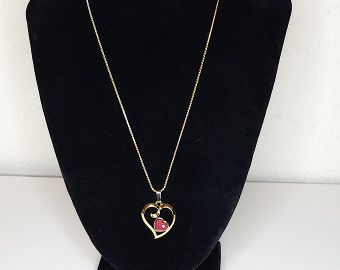 Vintage Gold Tone and Red Heart Necklace 18 Inch A-1-47