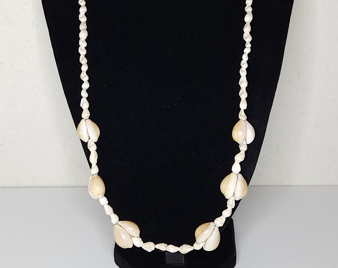 Vintage Hilo Hatties Seashell Necklace with Tag D-1-58