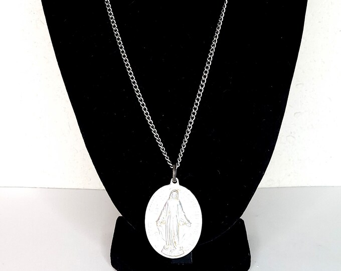 Vintage Silver Tone Miraculous Mary Madonna Oval Pendant Necklace D-4-18