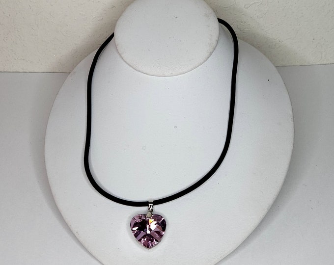 Vintage Black Velvet Rope Necklace with Pink Heart Rhinestone Pendant D-3-70