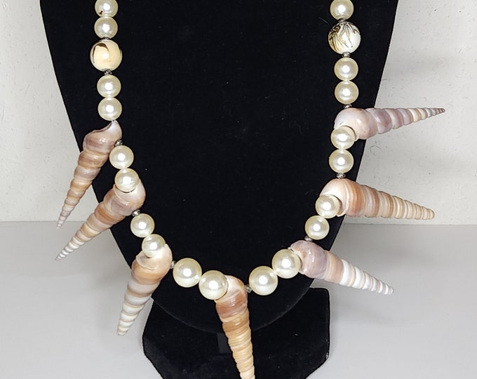 Vintage Seashell and Faux Pearl Necklace B-1-16