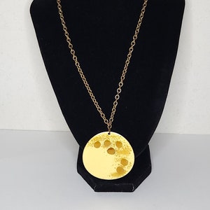 Vintage Yellow Enamel Over Copper Large Circle Pendant on Gold Tone Chain Necklace C-3-53