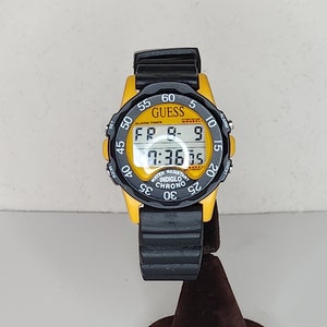 Vintage Guess Signed 1994 Black Rubber and Yellow Men&#39;s Digital Watch D-4-8