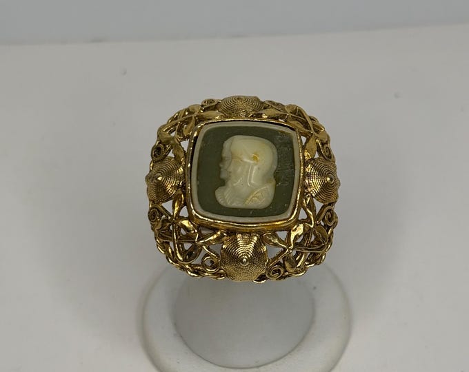 Vintage Green Acrylic Double Profile Warrior/Priest Cameo Gold Tone Brooch/Pin D-8-93