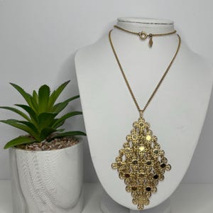 Vintage Sarah Coventry Gold Tone “Golden Petals” -1971- 20” Necklace D-7-78