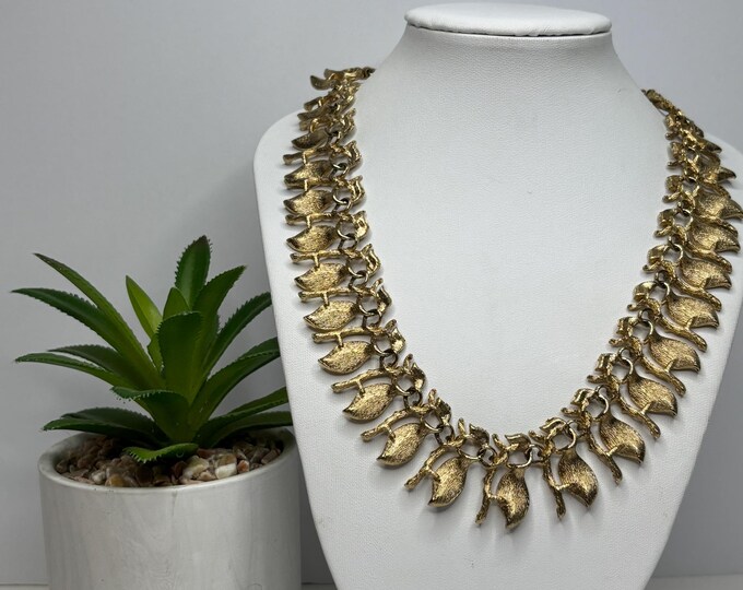 Vintage Gold Tone Lisner Grecian Style Leaf and Branch Wreath Collar 13” to 17” Necklace D-8-71