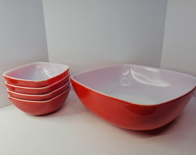 Vintage MCM Pyrex 525-B - 2 1/2 Qt and 4 410 - 12 oz Salad Chip Dessert Bowls Primary Red