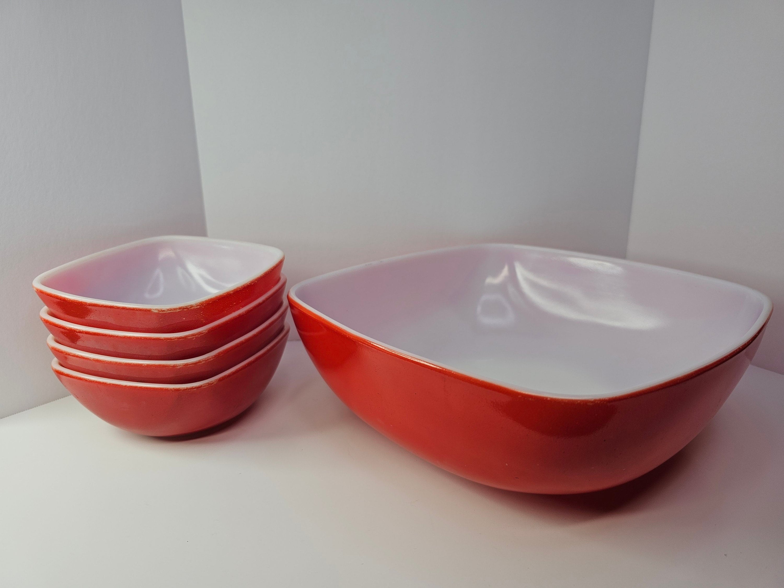 Vintage MCM Pyrex 525-B - 2 1/2 Qt and 4 410 - 12 Oz Salad Vintage MCM Pyrex 525-B - 2 1/2 Qt and 4 410 - 12 Oz Salad