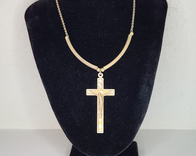 Vintage Gold Tone Crucifix with Cream Enamel Pendant Necklace D-4-92