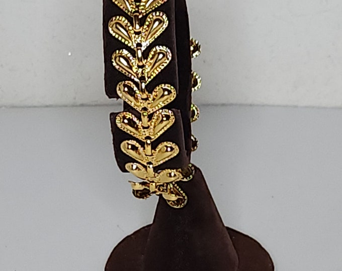 Vintage Avon Marked Gold Tone Leaf Link Bracelet C-7-11
